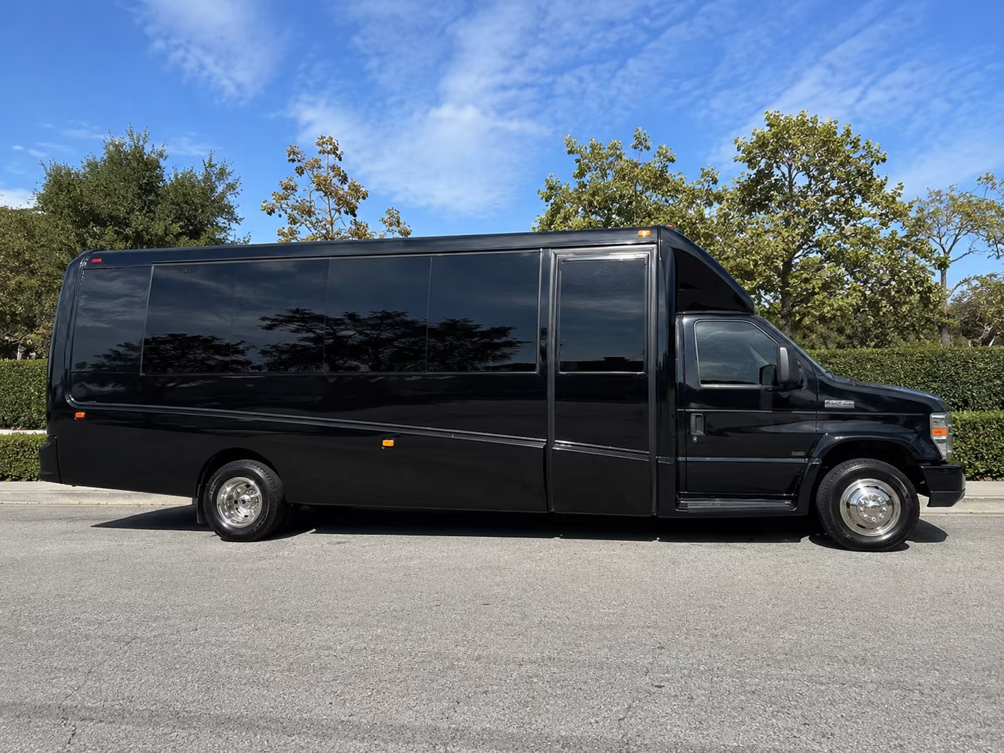 bus rentals for bands groups and performers traveling through ontario