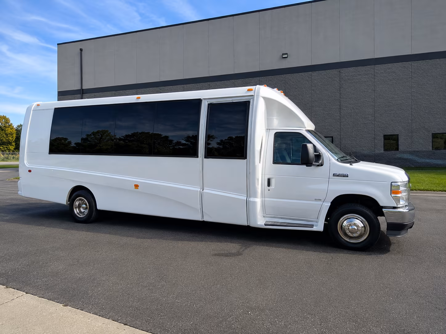 corporate airport transfer buses to ontario international airport ont