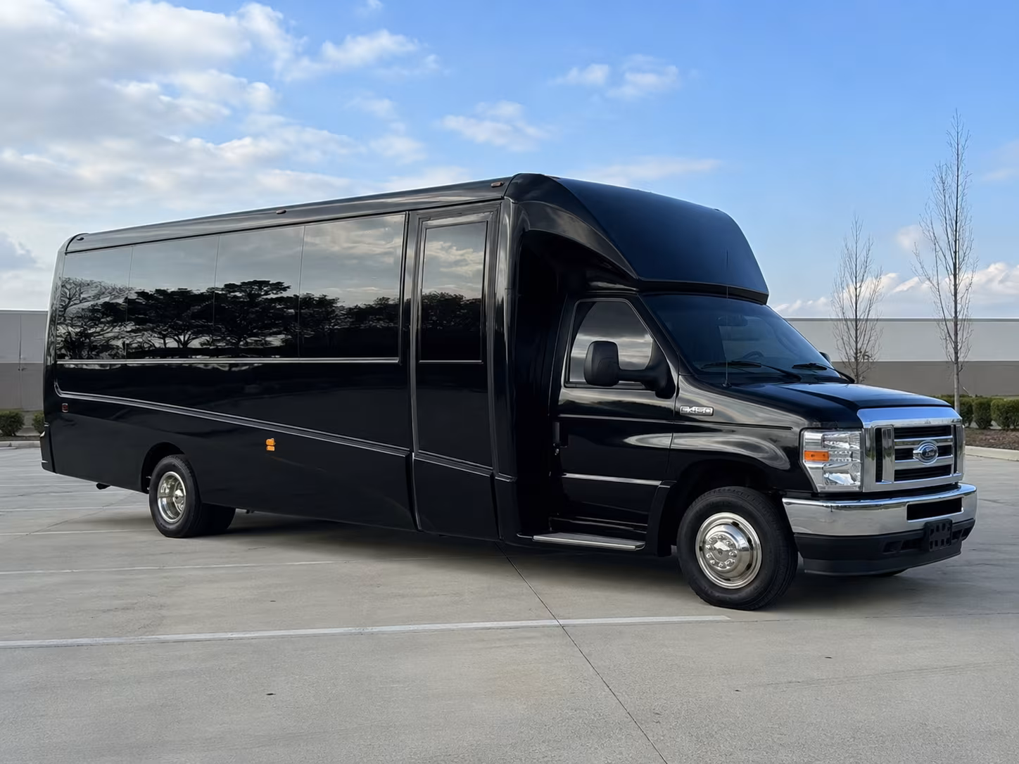 minibuses and shuttle buses for smaller concert groups in ontario