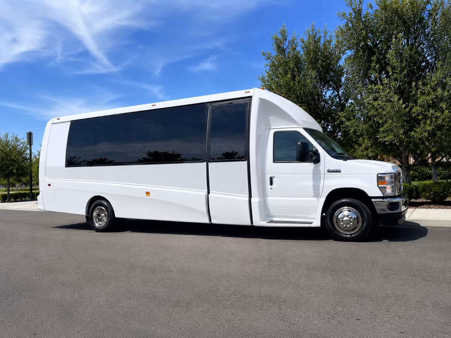 trade show and conference buses for the ontario and los angeles area